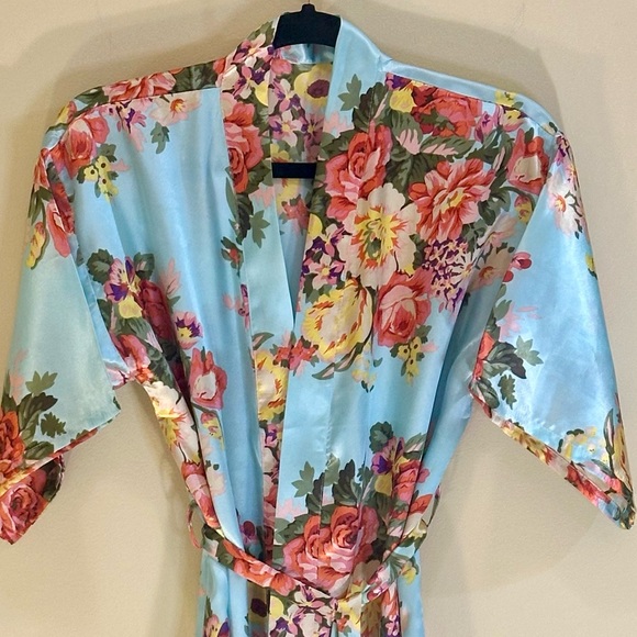 Light Aqua Blue Floral Satin Kimono Robe Cover Up with Waist Tie M - Picture 2 of 11